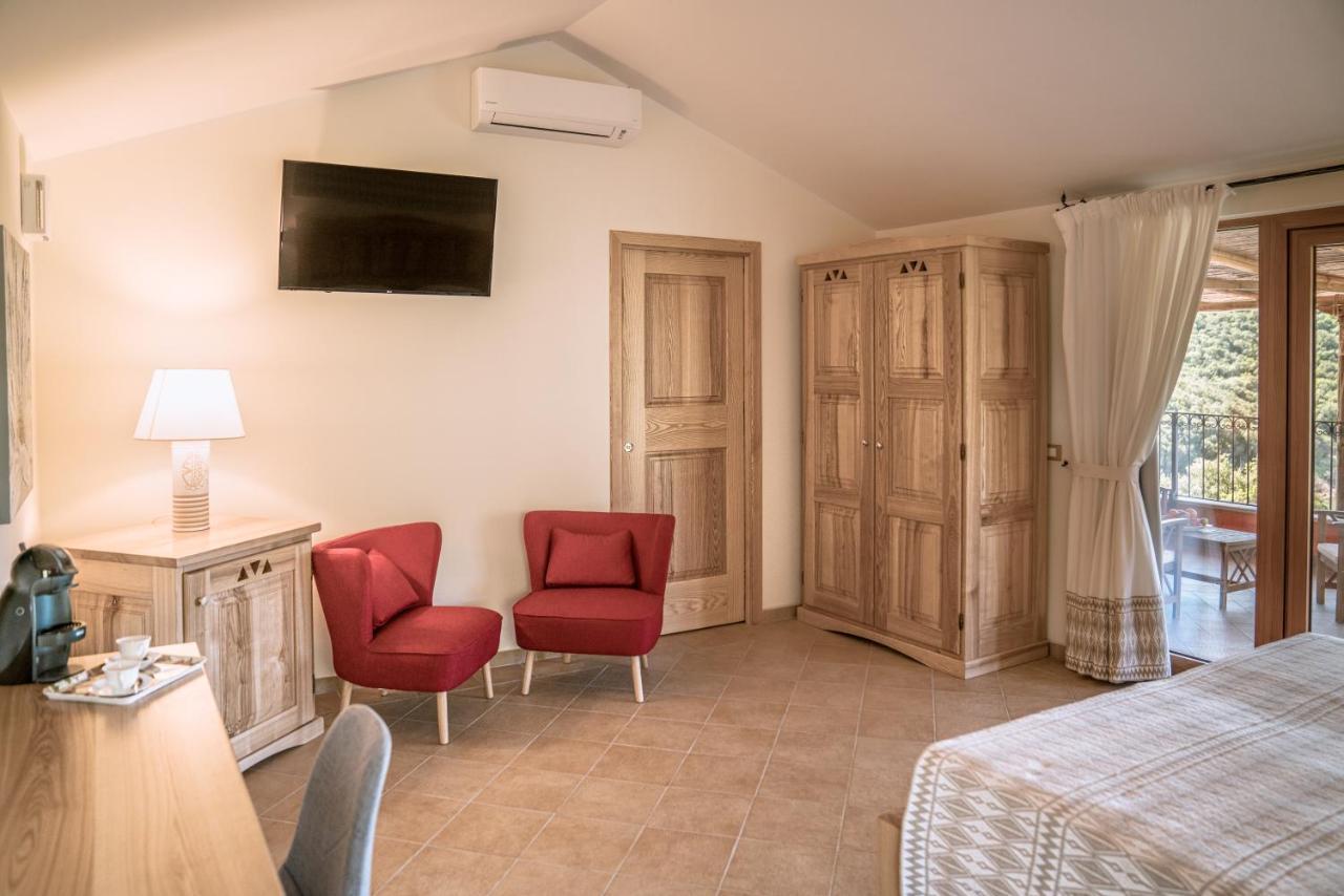 Hotel Aldiola Country Resort サンタントーニオ・ディ・ガッルーラ エクステリア 写真