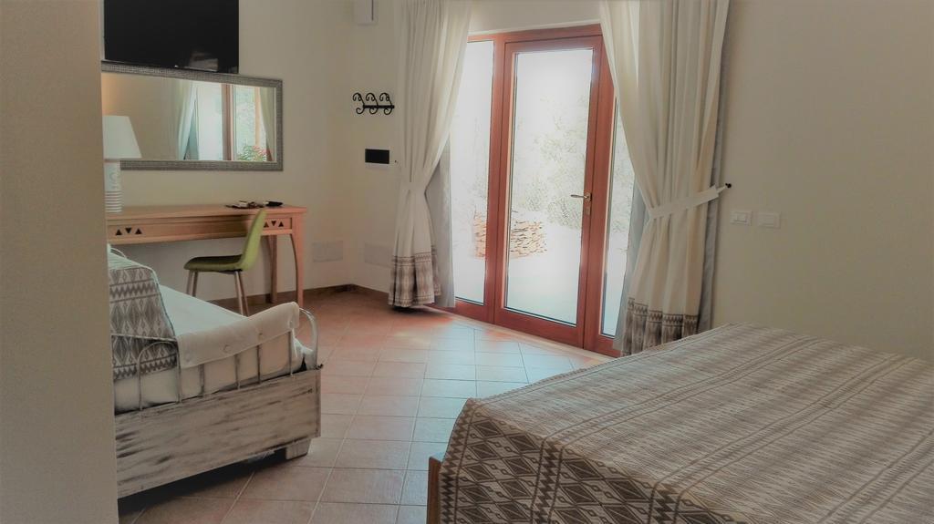 Hotel Aldiola Country Resort サンタントーニオ・ディ・ガッルーラ エクステリア 写真